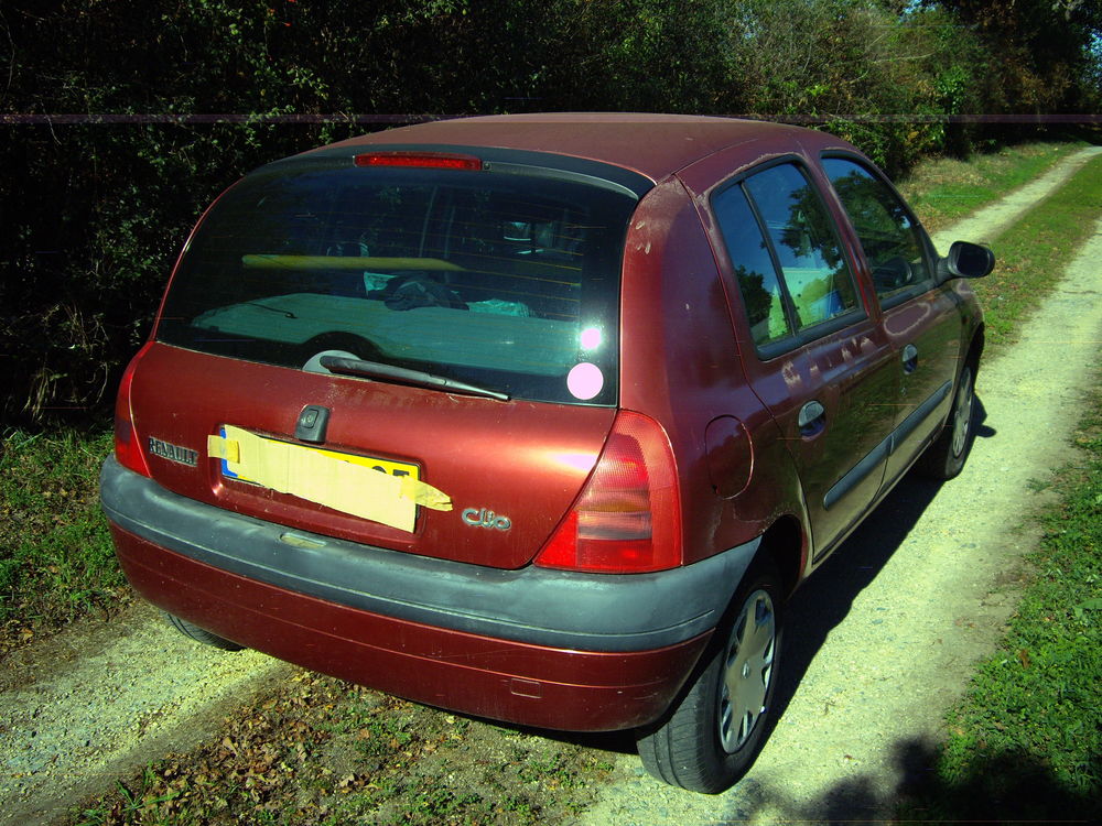Clio II Clio 1.2i 1998 occasion 85000 La Roche-sur-Yon