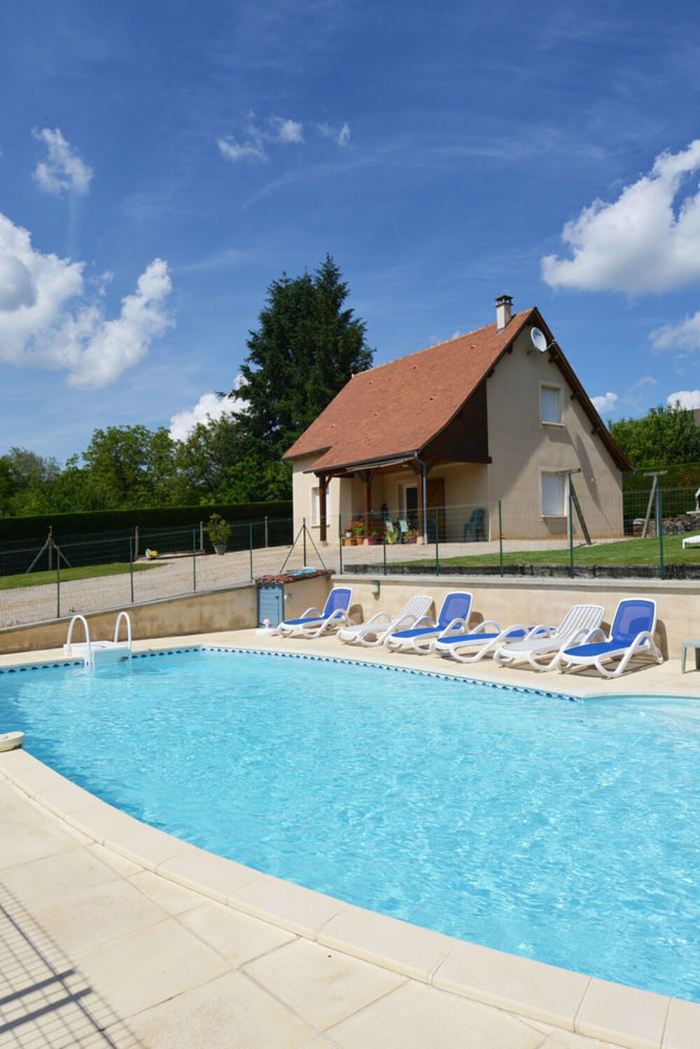          Gite equipé chauffage Midi-Pyrénées, Aynac (46120)