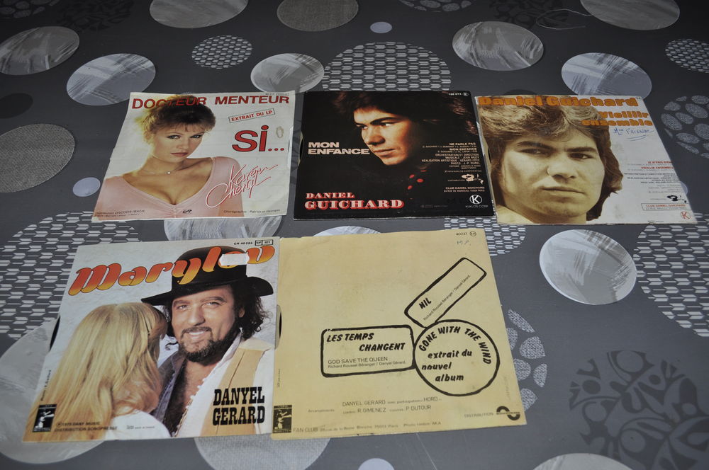 Lot de 45 tours vinyles avec entre autre &quot;Ringo&quot; CD et vinyles