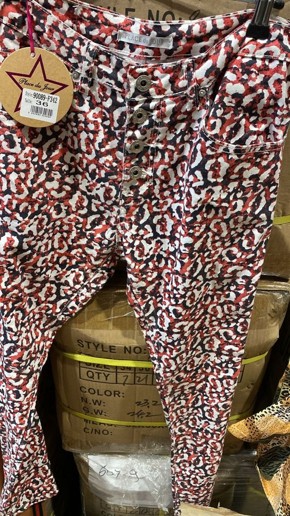 v&ecirc;tement pantalon en lot il a toute les taille jusqu'au 42 V�tements