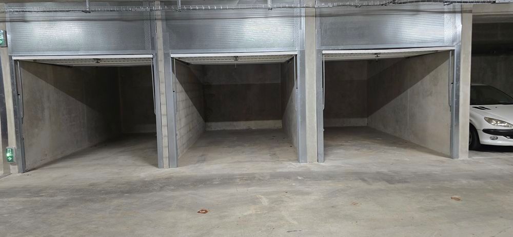 Location Parking/Garage garage fermé dans résidence neuve Saint-laurent-du-var