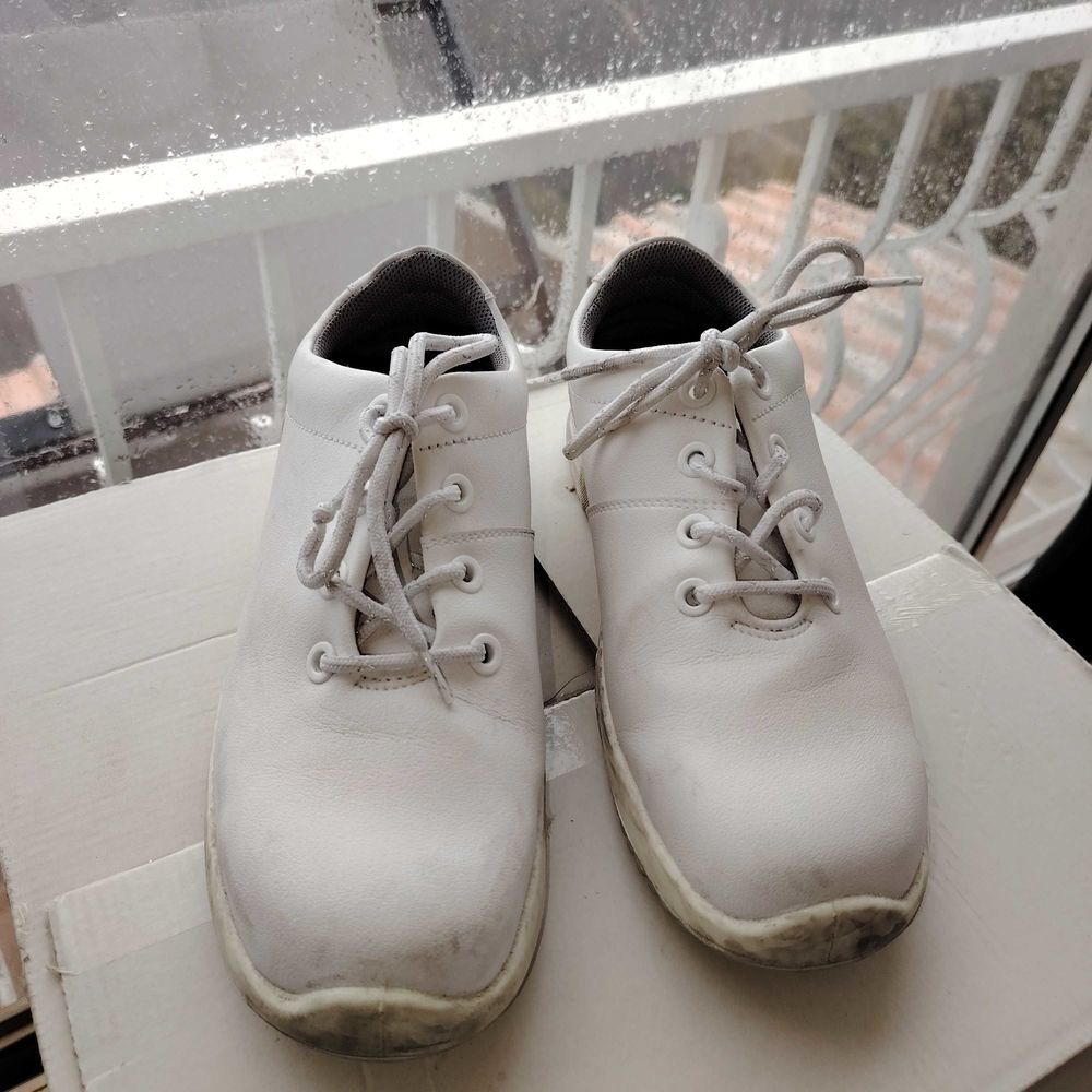 paire de chaussures de s&eacute;curit&eacute; pour cuisine ou autre Chaussures