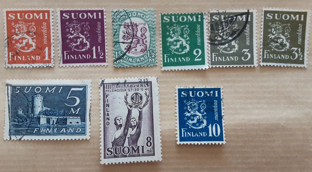 9 timbres &agrave; collection FINLANDE oblit&eacute;r&eacute;s &agrave; dates inconnues 