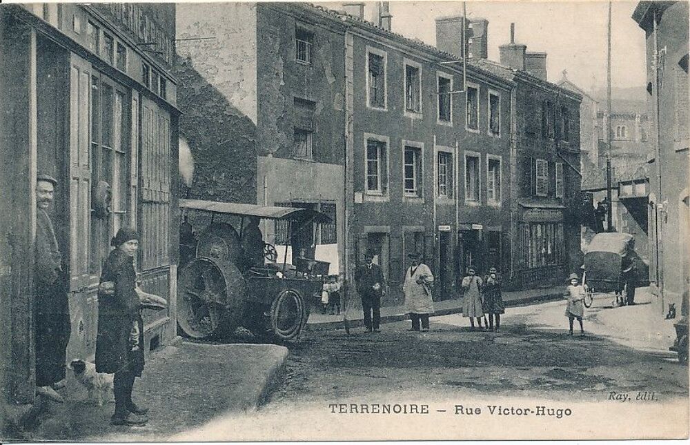 Carte Postale Ancienne TERRENOIRE. Rue Victor Hugo 