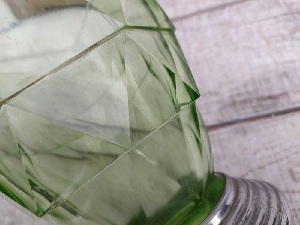 Vase Verre Art D&eacute;co Vert &agrave; Facettes Pied Serti Chrome Décoration