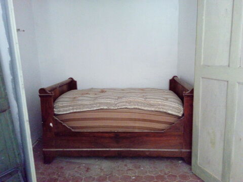 lit en bois ancien 150 Villecroze (83)