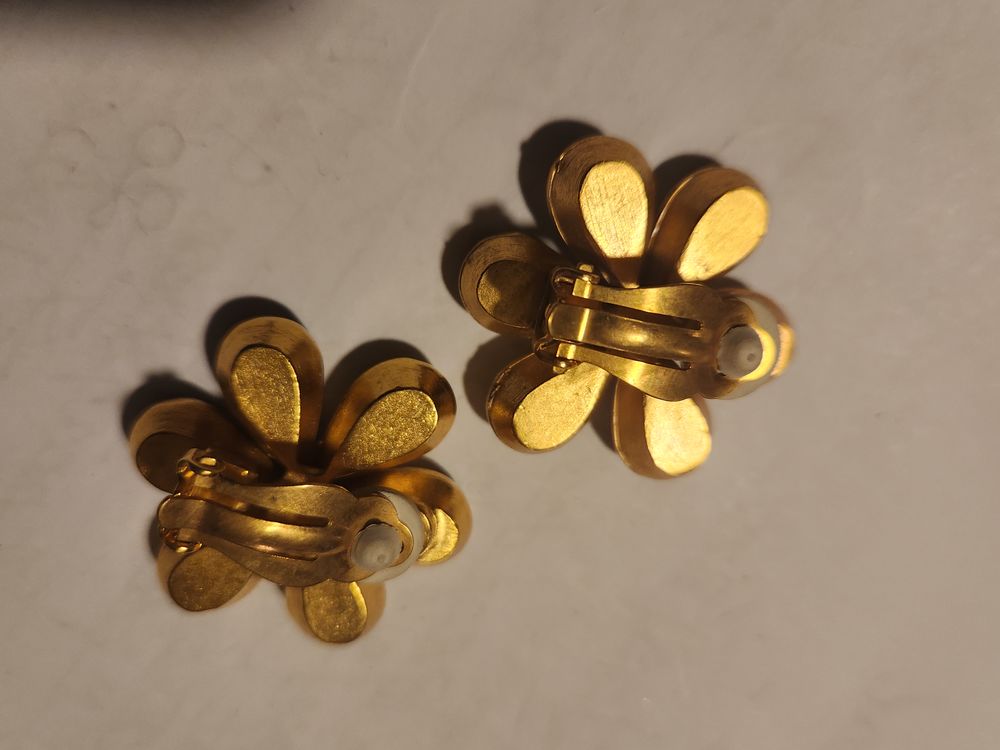 BO Boucles d'Oreilles Clip fleur dor&eacute;e strass ANTIGONA Bijoux et montres