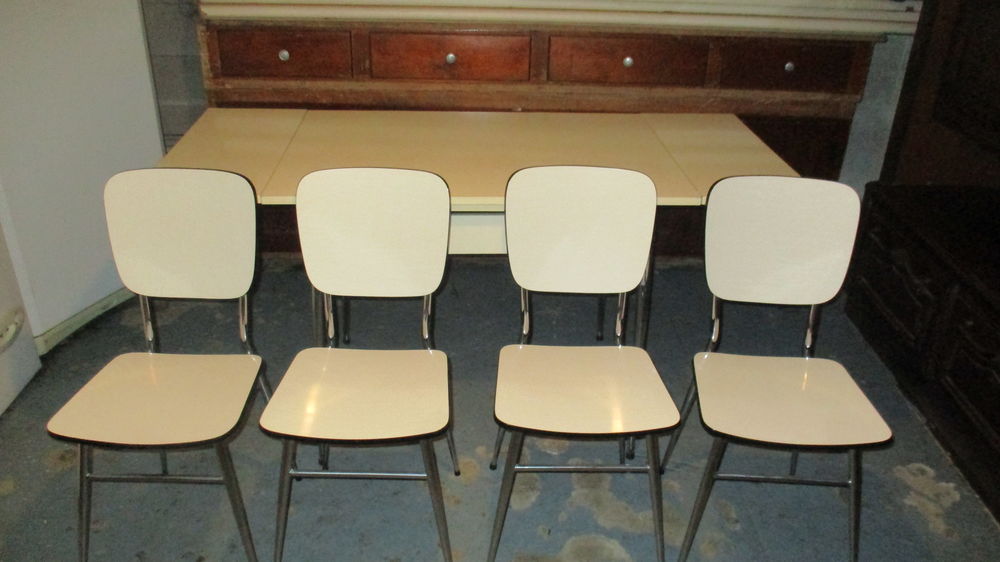 chaises et tables en formica Meubles