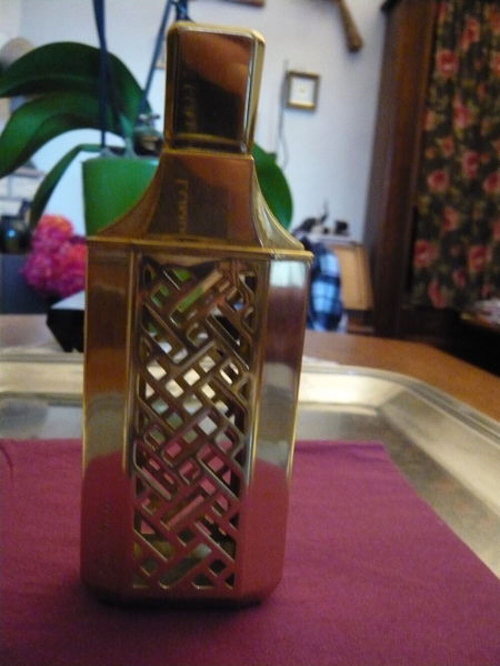 Etuis m&eacute;tal dor&eacute; &agrave; l'or fin pour recharges de parfum 