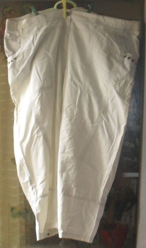 Pantalon pantacourt d'�t� blanc.
MSmode 18 Montreuil (93)