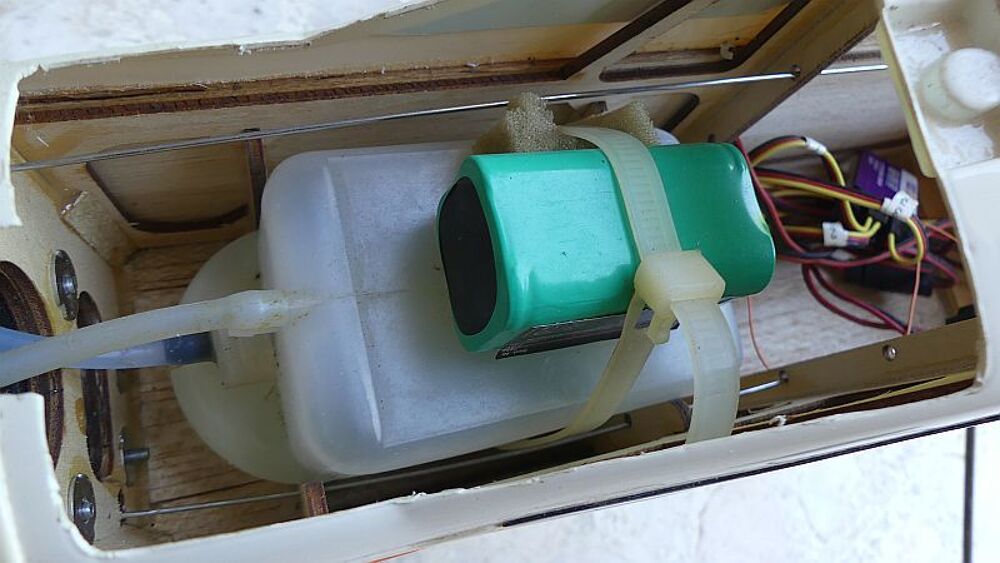 Avion Thunder Tiger OBL 40 moteur OS LA-46 Sports