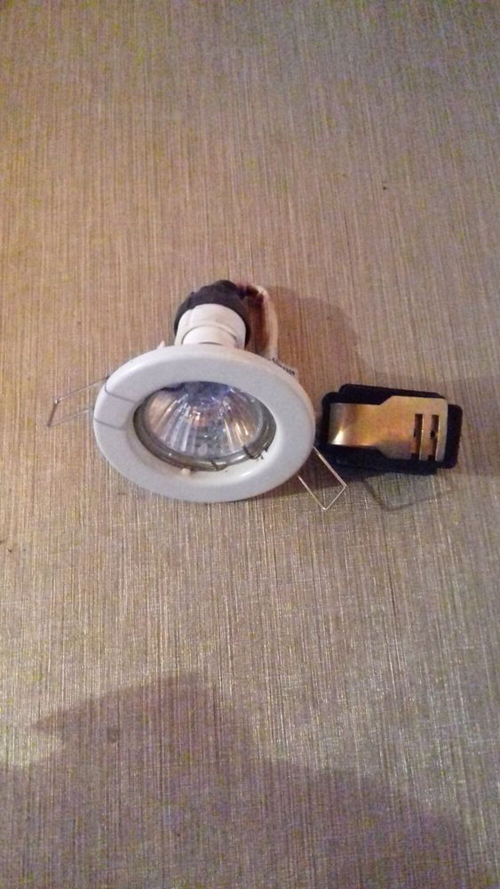 Spots, &Oslash;80 + lampes 220 Volts Décoration