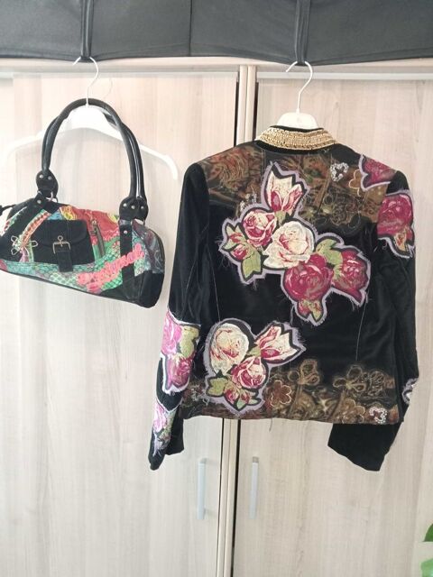 Veste femme taille 44 , avec sac à  main. Salon-de-Provence (13)