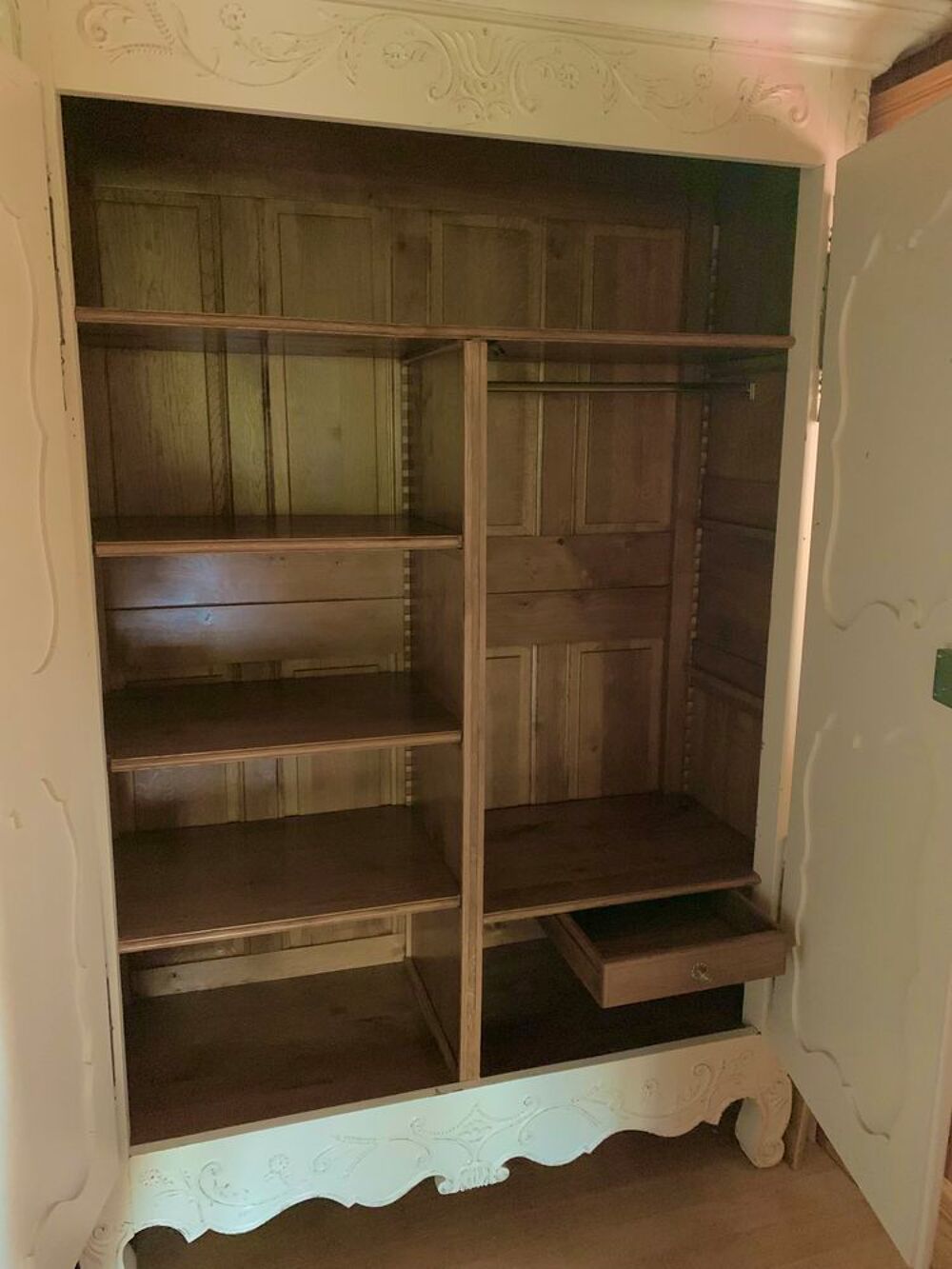 Armoire patin&eacute;e Meubles