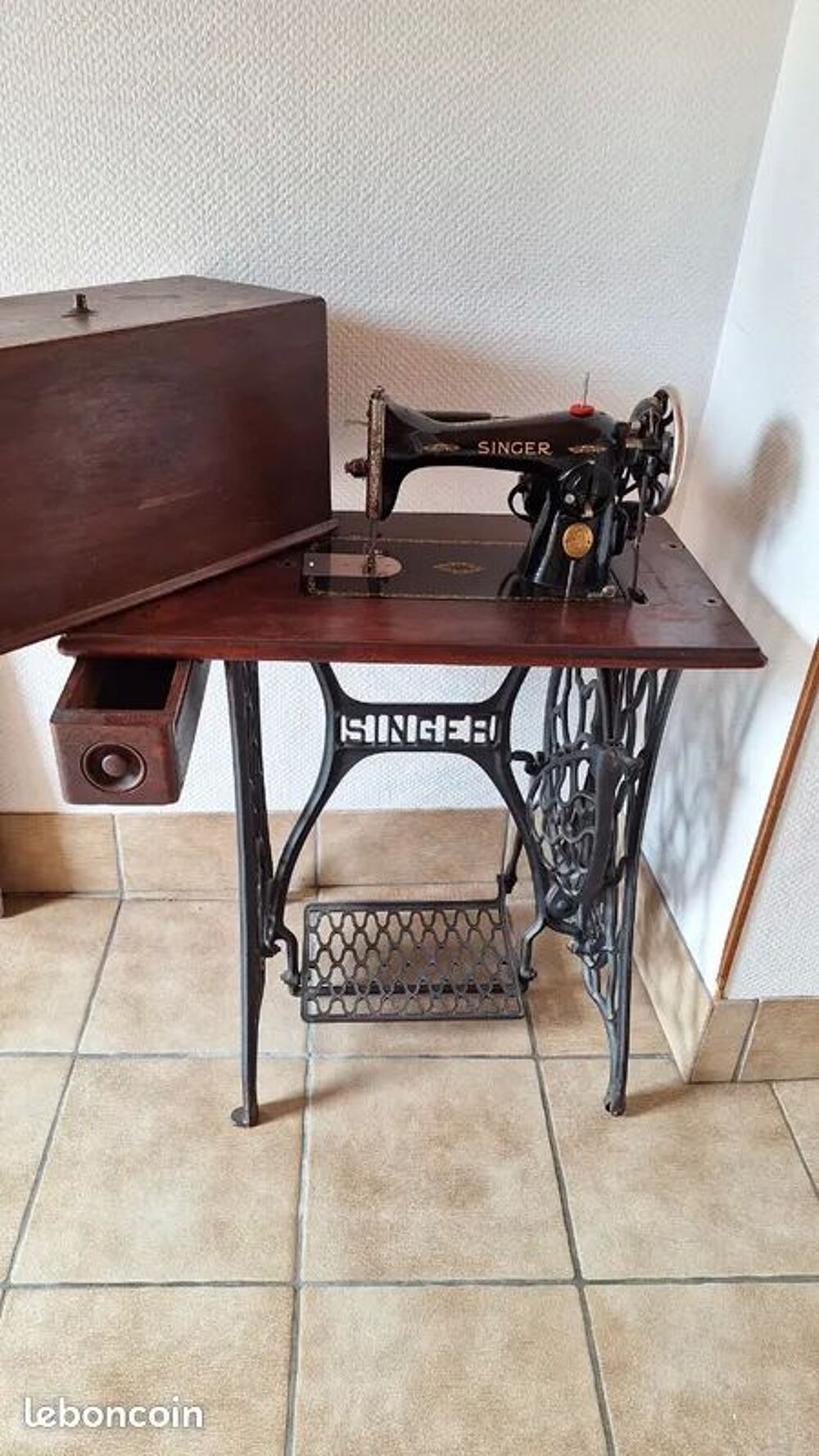 Machine &agrave; coudre Singer Meubles