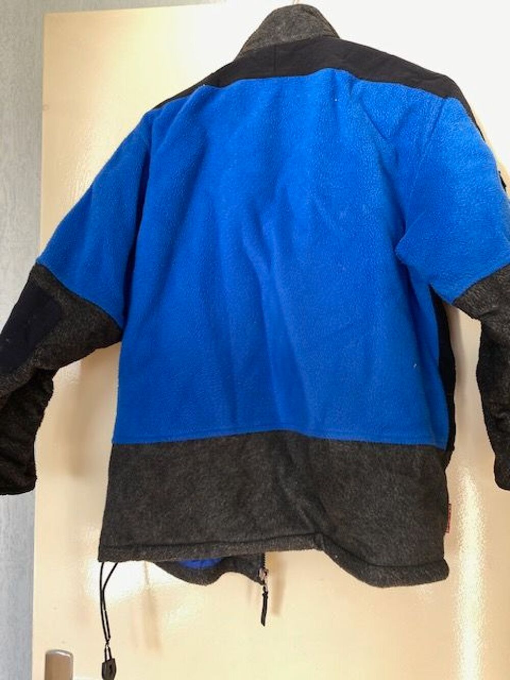 lot de vestes chaudes polaires et jogging Vêtements