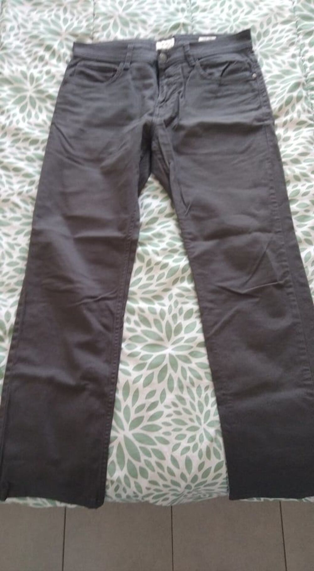 jeans gris neuf Vêtements