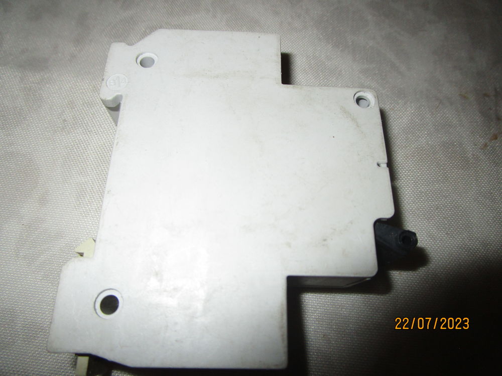 disjoncteur MERLIN GERIN 20A Bricolage