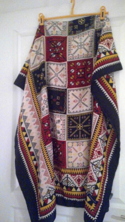 N� 301 FOULARD
MARQUE SAINT-HILAIRE
95 CM X 192 CM ENVIRON
5 Triel-sur-Seine (78)