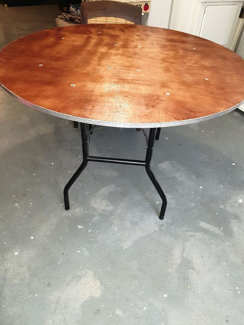 TABLE A MANGER RONDE Meubles