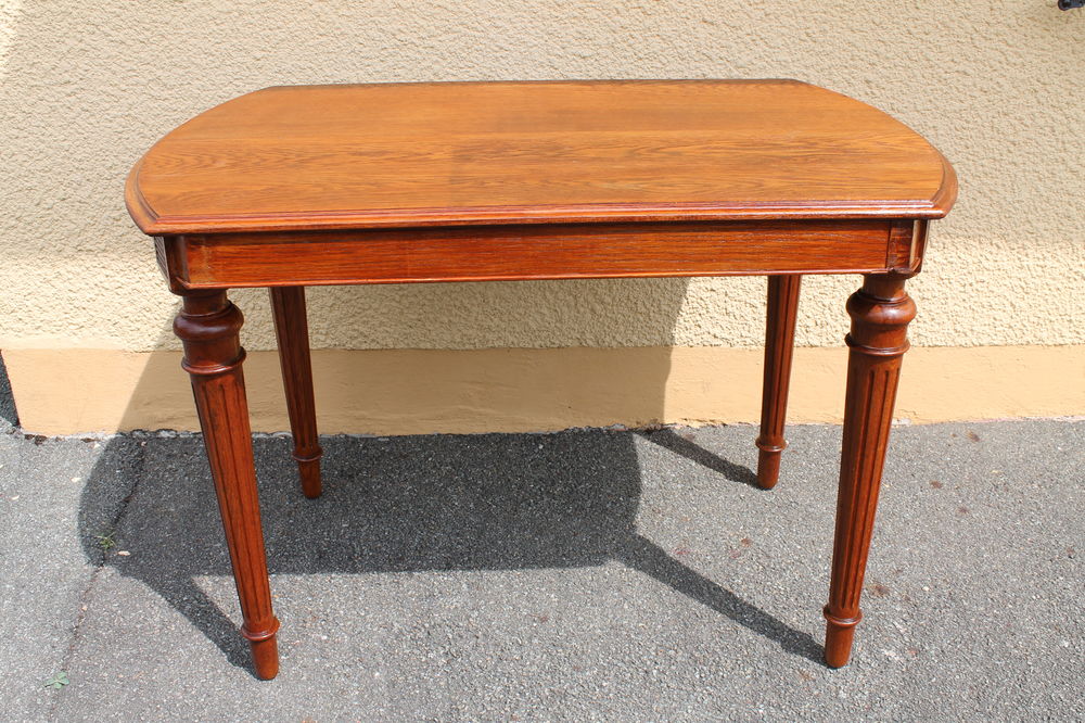 TABLE CH&Ecirc;NE D'APPOINT TBE PIEDS RONDS. Meubles