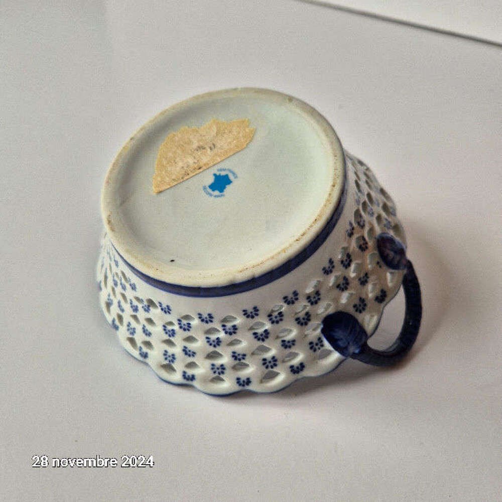 Vide poche, corbeille en porcelaine blanche avec le chateau Décoration