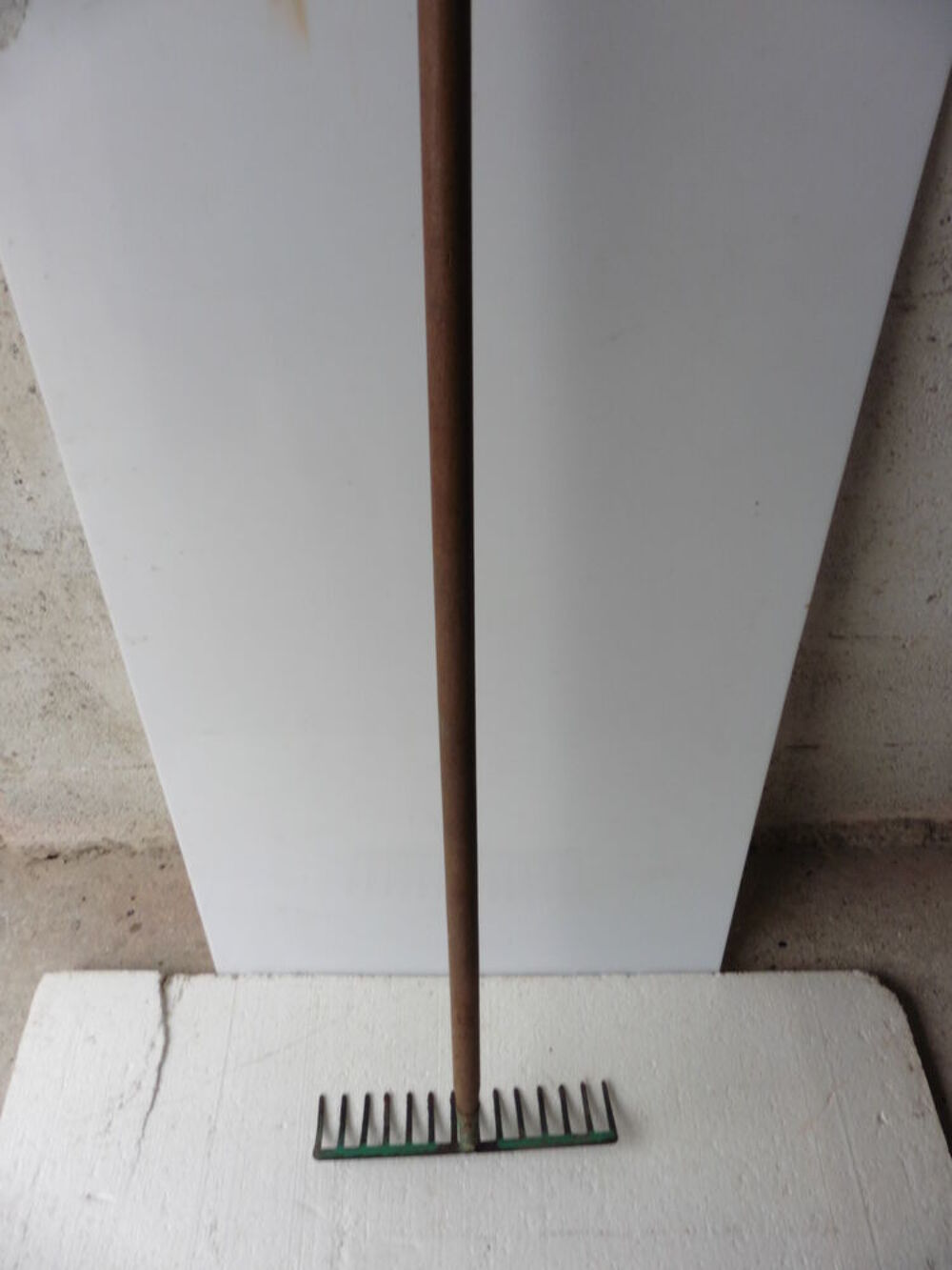 Outils de Jardinage R&acirc;teau
&agrave; Prendre sur Place
Jardin