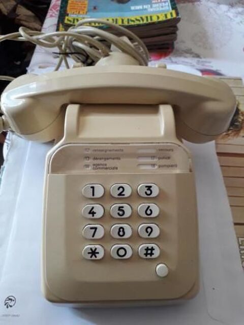 ancien telephone à touches 20 Bédarieux (34)