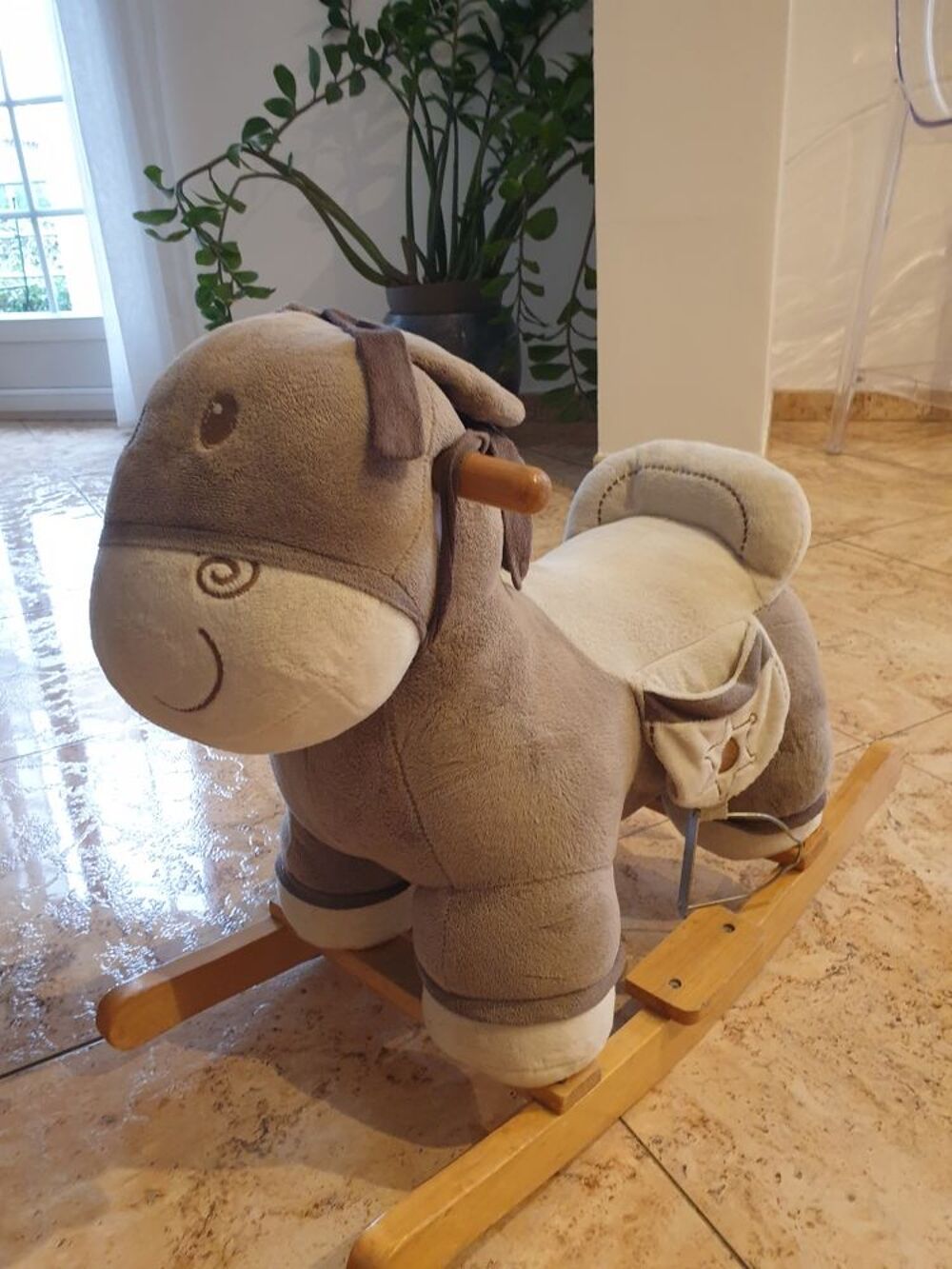 un cheval bascule Jeux / jouets