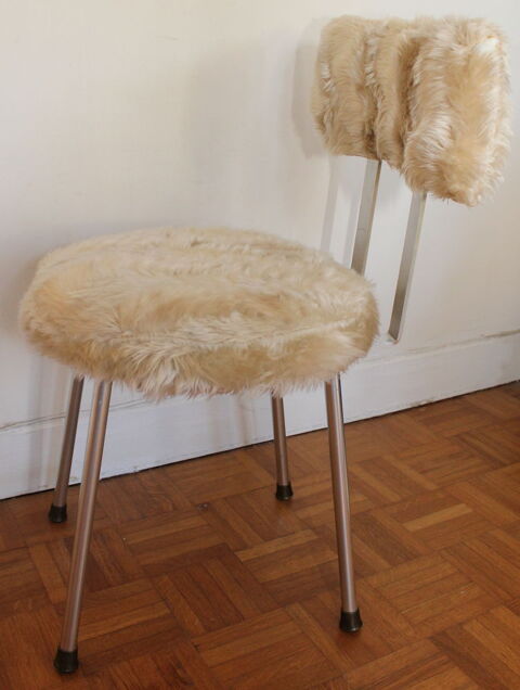 Chaise poilue ou moumoute coiffeuse design 70's Pelfran 60 Issy-les-Moulineaux (92)