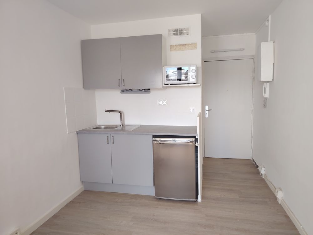 Location Appartement parc paysagé pour studio rénové px métro trams 6eme arr Marseille 6