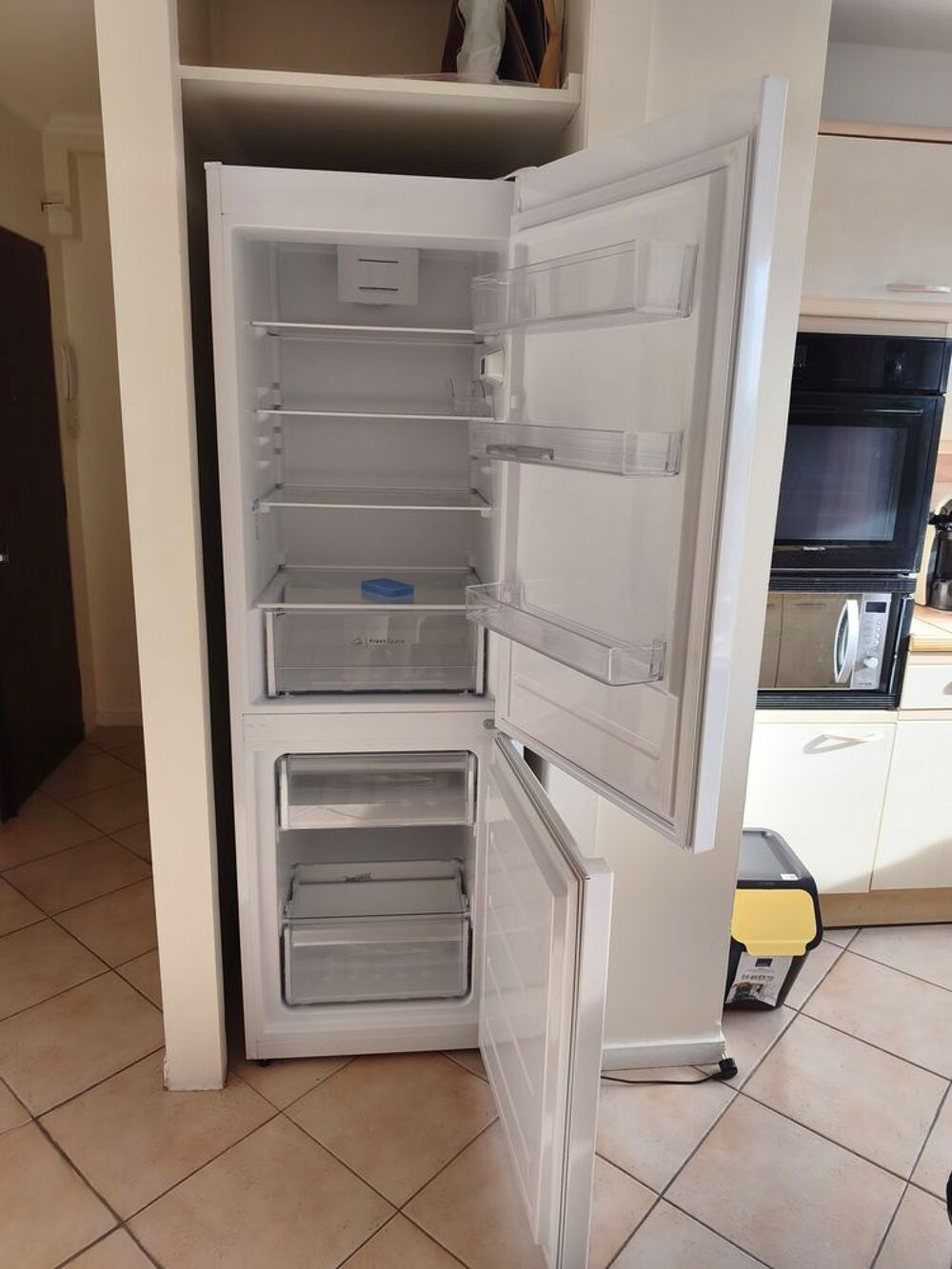 R&eacute;frig&eacute;rateur cong&eacute;lateur Indesit blanc Electroménager