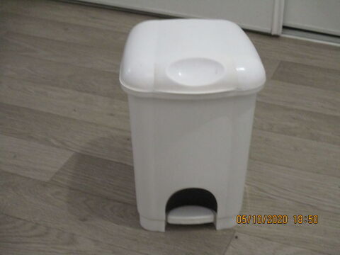 Poubelle de salle de bain 10 Malzville (54)