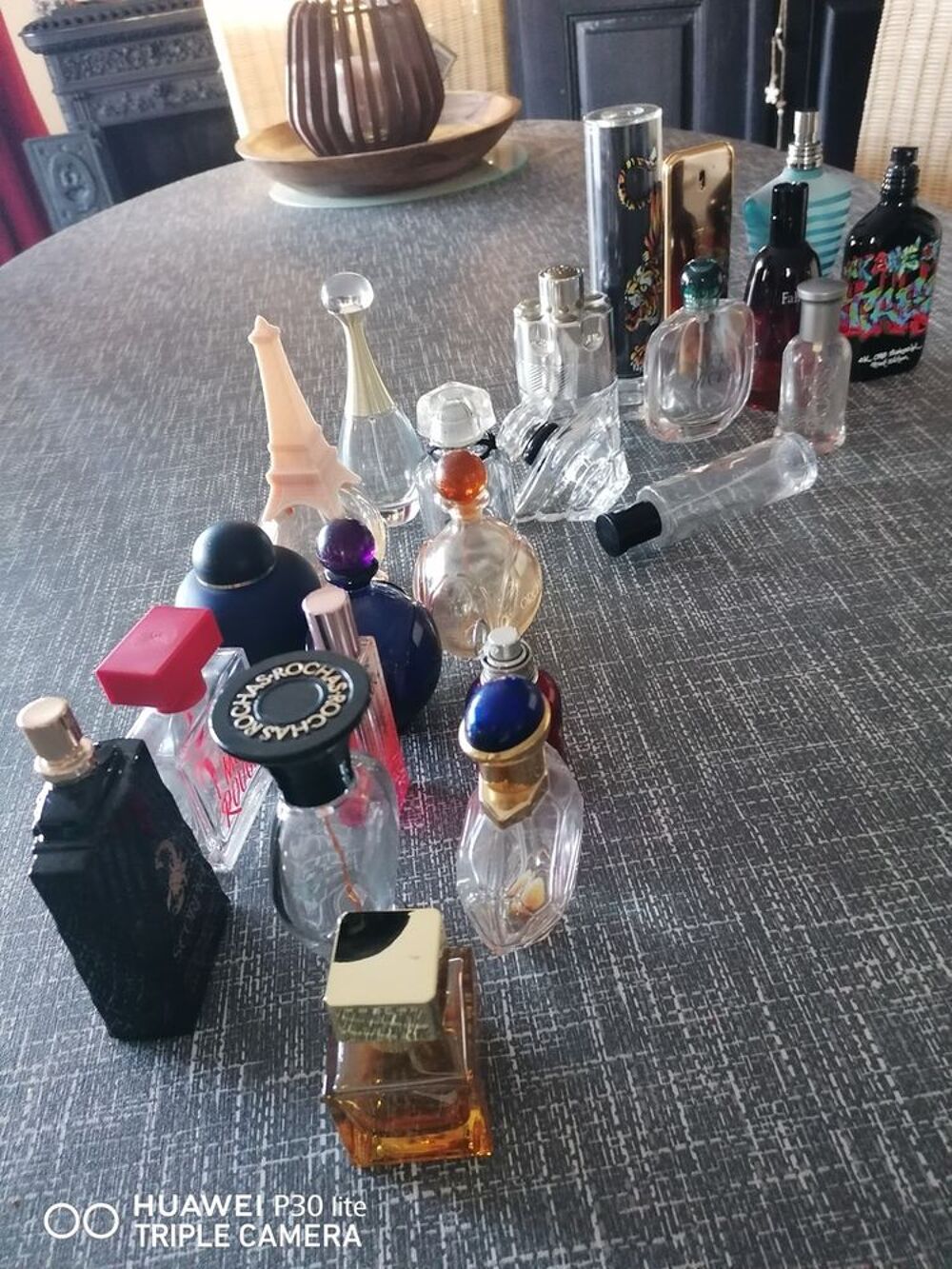Lot de 22 flacons de parfum vides 