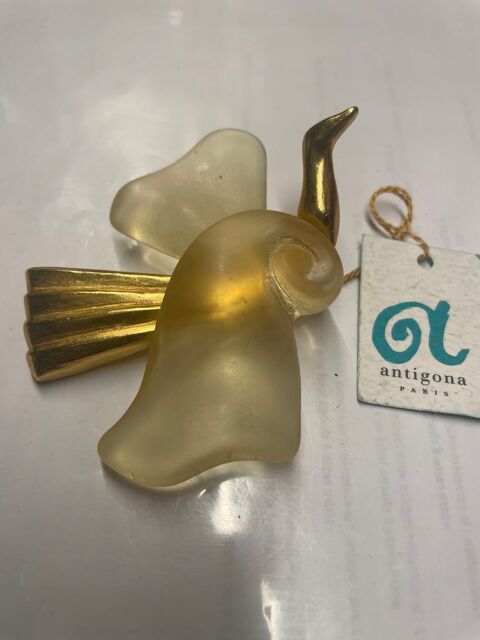 Broche Oiseau résine translucide + ailes dorées ANTIGONA 105 Vigneux-sur-Seine (91)