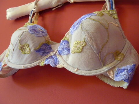 lingerie femme Soutien gorge bleu 85B TBE 5 Brienne-le-Chteau (10)