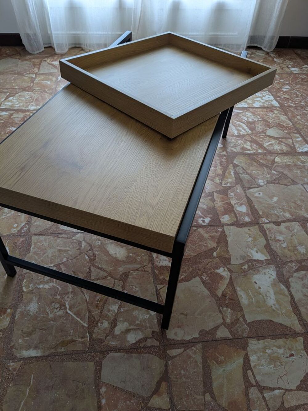 Table de salon &eacute;tat neuf. Meubles