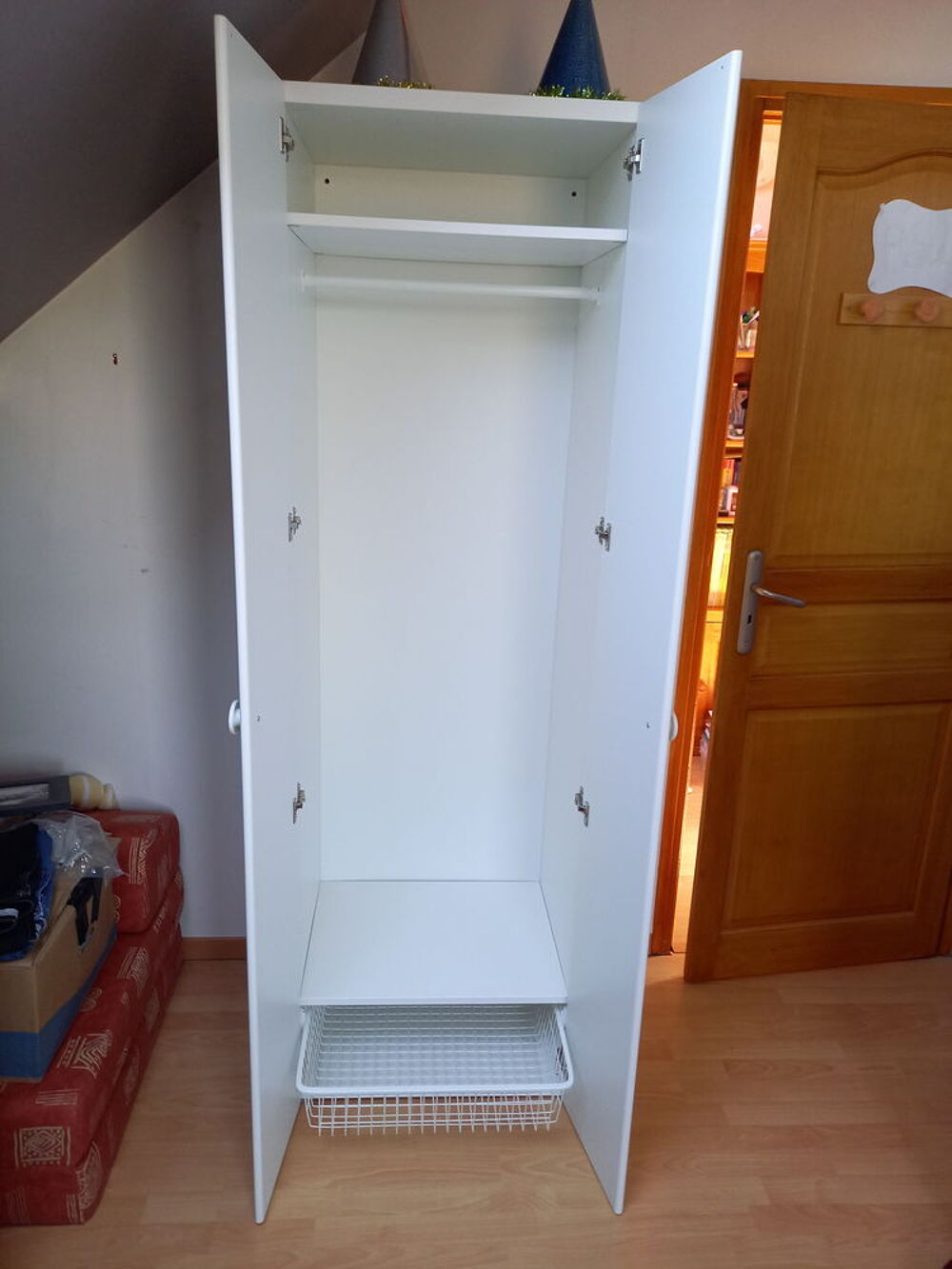 Armoire/penderie blanche 
Meubles