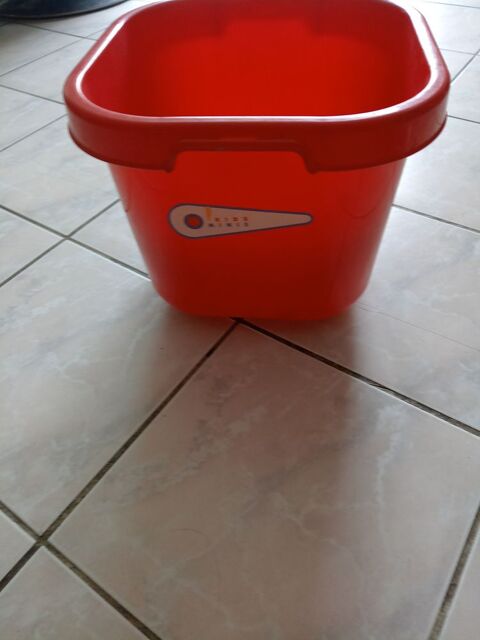 bac jouet a roulettes 4 Le Page-de-Roussillon (38)