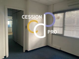   BUREAUX, LOCAL D'ACTIVITE OU COMMERCIAL DE 375 M², À VENDRE EN RdC D'UN IMMEUBLE BOURGEOIS A NIMES Nimes