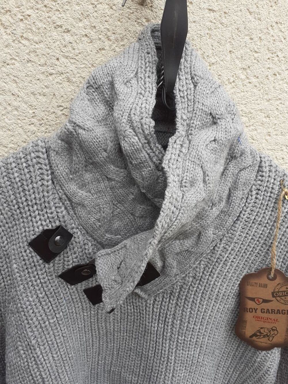Un pull col roul&eacute; Roy Garage Vêtements