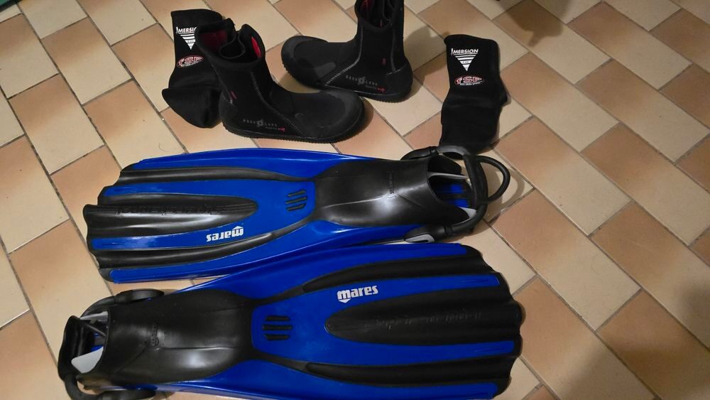 plong&eacute;e combinaison et accessoire le tout neuf Vêtements