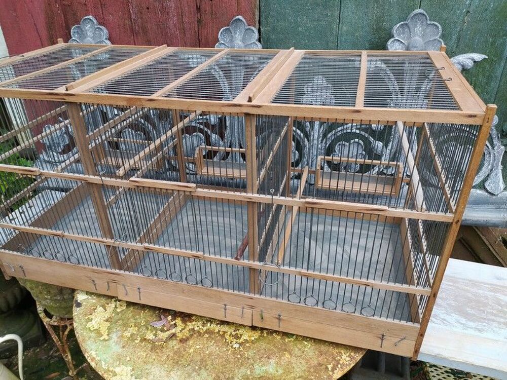 Ancienne Grande Cage &agrave; Oiseaux Bois M&eacute;tal 83cm
Décoration