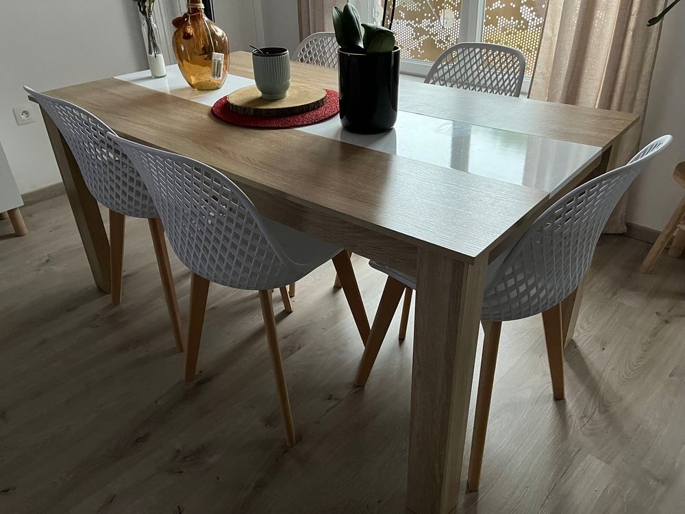 Table avec 5 chaise Meubles