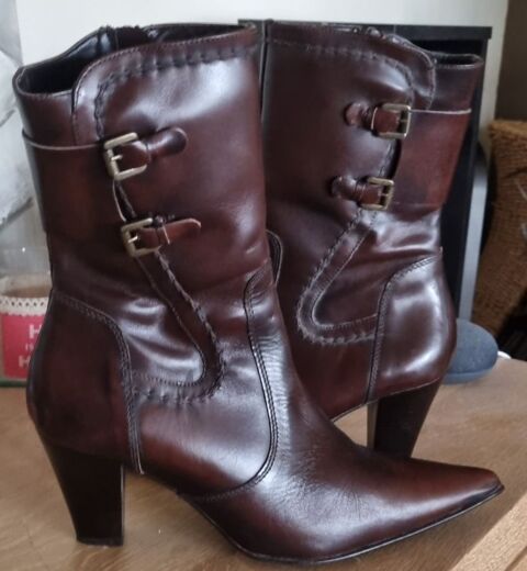 Tr�s jolies bottines Neuves. Cuir. P39 30 Oullins (69)