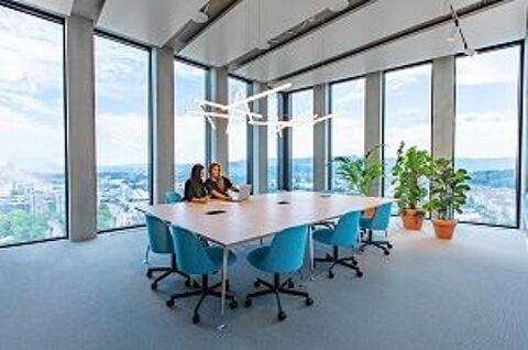 Un bureau de coworking ouvert enti&egrave;rement &eacute;quip&eacute; pour vous et votre &eacute;quipe &agrave; Paris, Spaces La defense 8598 92800 Puteaux