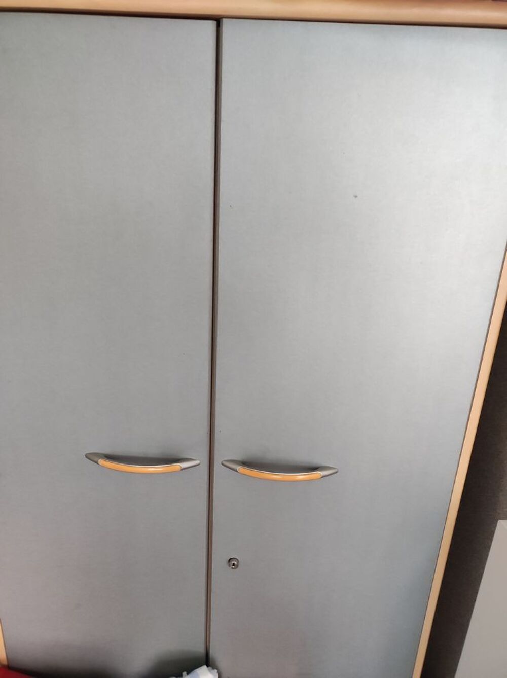 bureau stratifi&eacute; gris et couleur pin Meubles