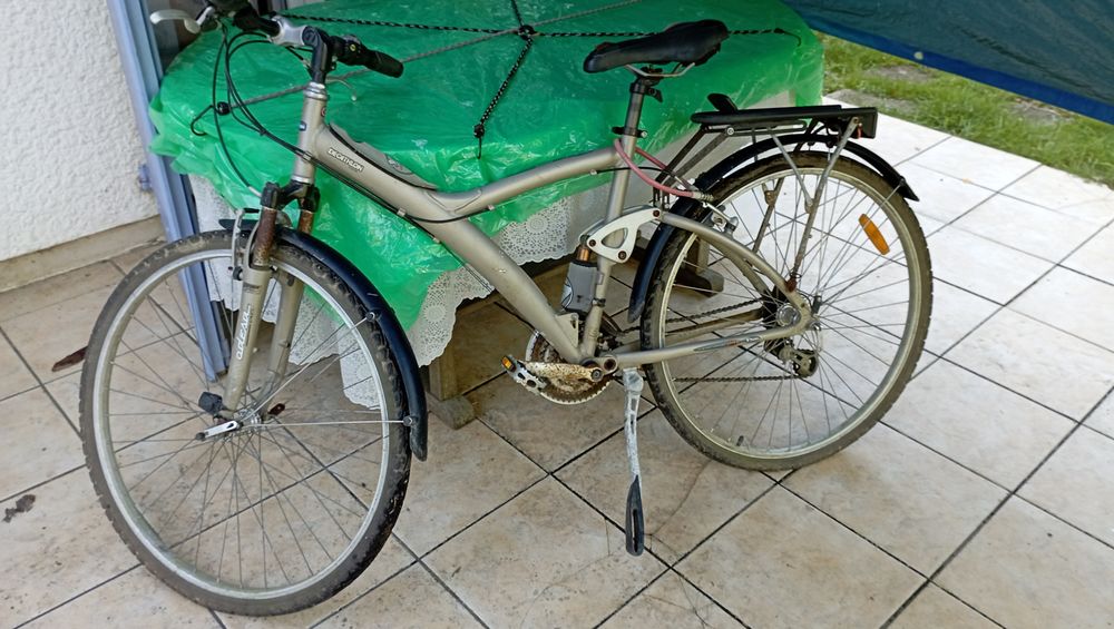 Lot de deux v&eacute;los b'twen tourisme V�los