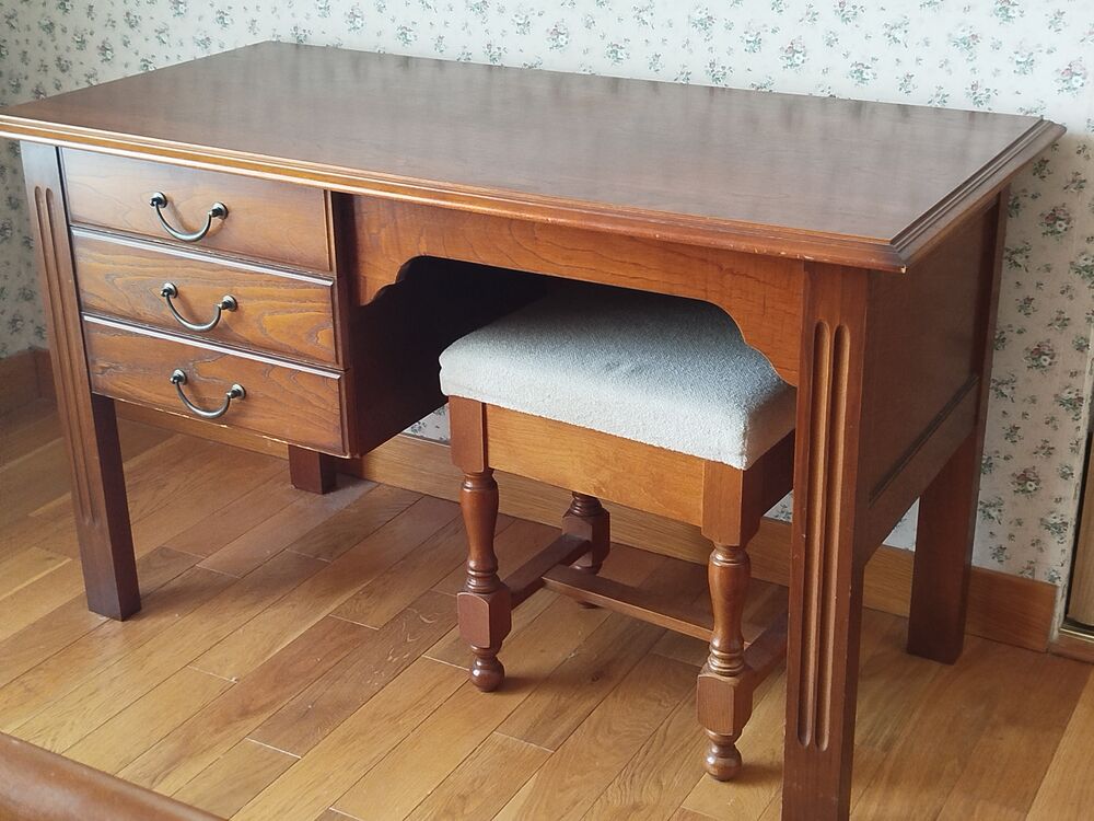 Bureau et son tabouret assorti Meubles