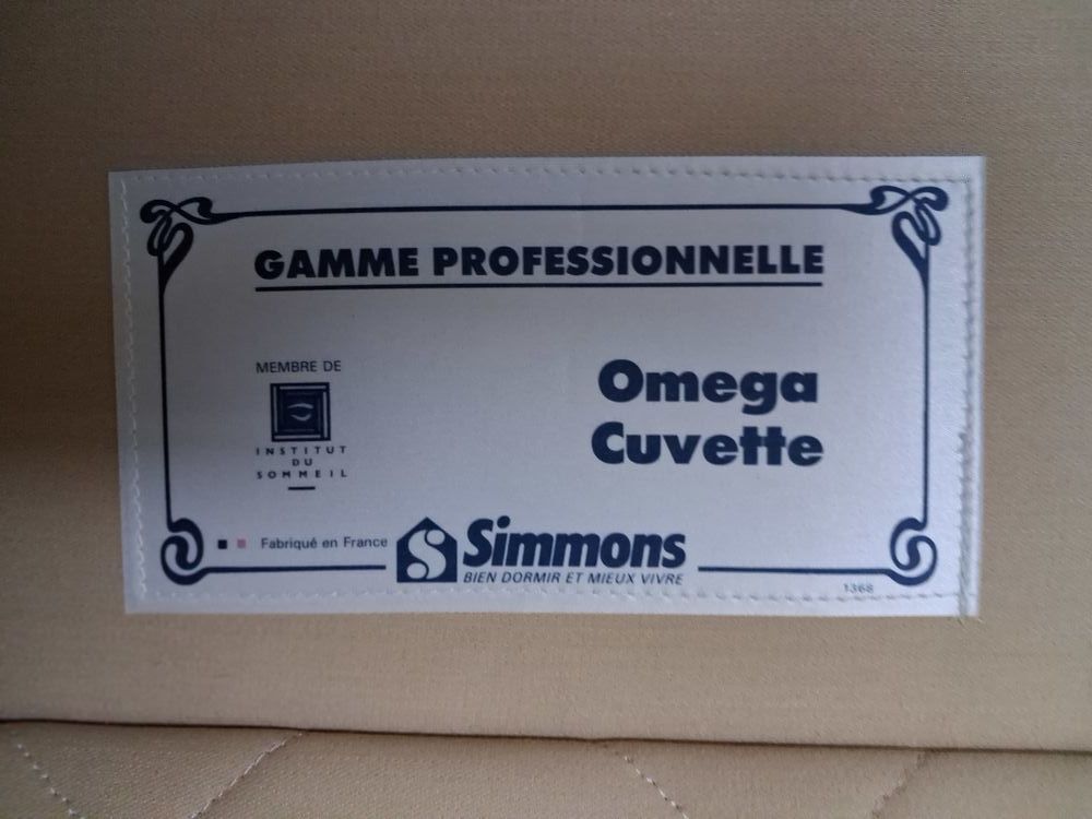 EXCEPTIONNEL Lit matelas + sommier Simmons 140 x 200 cm Meubles